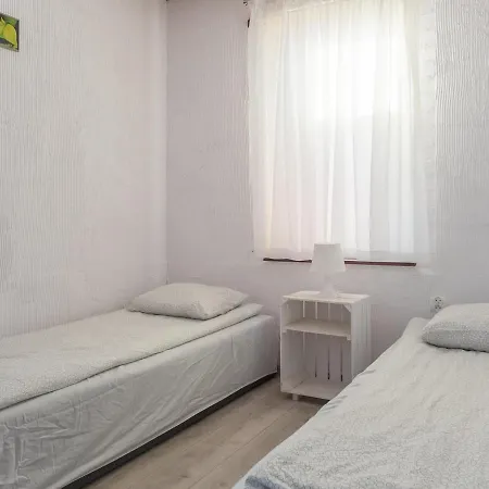 ベッド・アンド・ブレックファスト Osrodek Wypoczynkowy - Wczasy W Cichowie