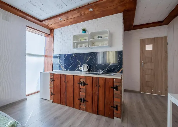 Bed & Breakfast Osrodek Wypoczynkowy - Wczasy W Cichowie 3*